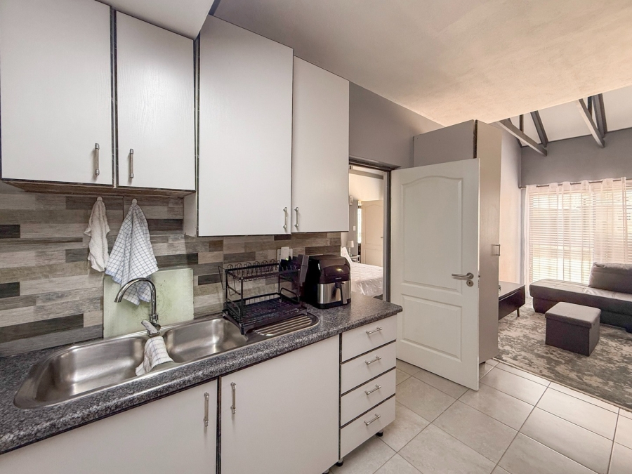 7 Bedroom Property for Sale in Melodie North West